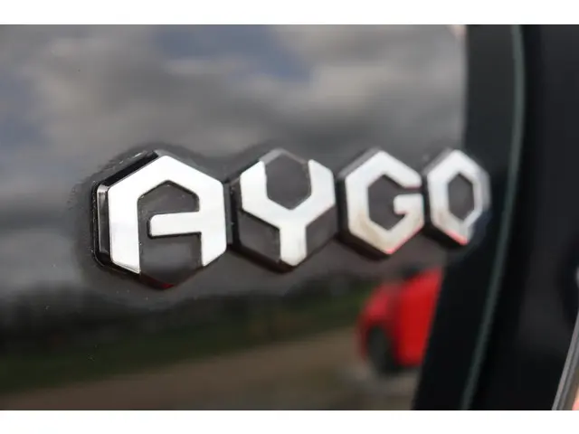 Toyota Aygo 1.0 VVT-i x-clusive, Airco, 2017 Benzine 26