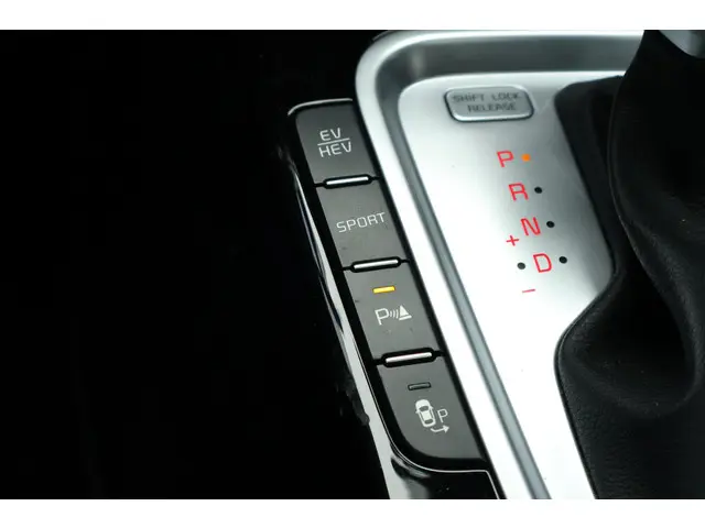 Kia cee'd 1.6 GDI PHEV DynamicLine 2020 Hybride Benzine 24