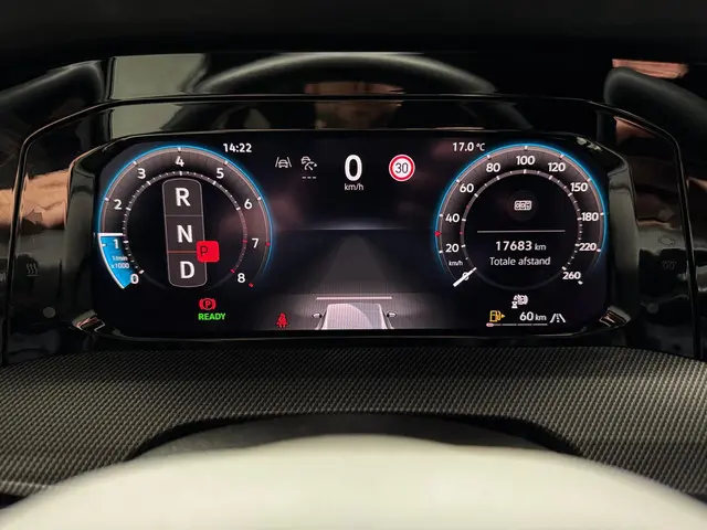 Volkswagen Golf 1.5 eTSI R line 2024 Benzine 16