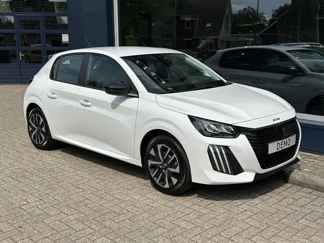 Peugeot 208 1.2 Hybrid 110 e-DCS6 Style 2025 Benzine 9