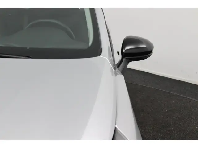 Renault Clio 1.0 TCe 90 Equilibre 2023 Benzine 25