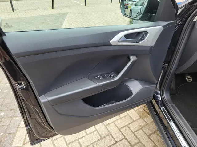 Volkswagen T-Cross 1.0 TSI Life 2023 Benzine 11