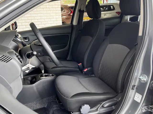 Mitsubishi Space Star 1.2 Dynamic 2023 Benzine 24