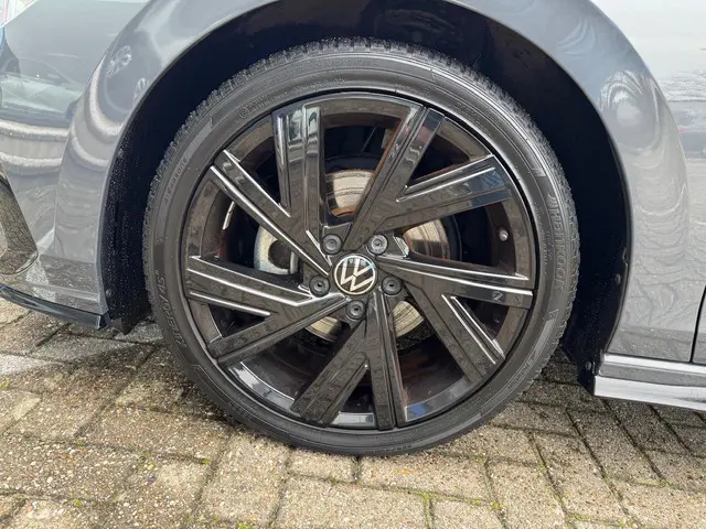 Volkswagen Golf 1.5 eTSI R-Line 2022 Benzine 9