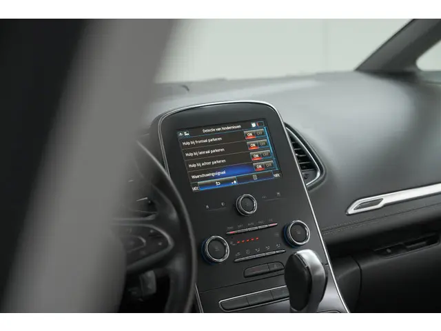 Renault Grand Scénic TCe 140 EDC Limited 2021 Benzine 61