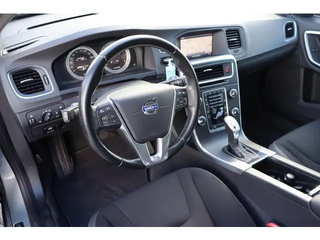 Volvo S60 1.6 T4 Momentum 2013 Benzine 6