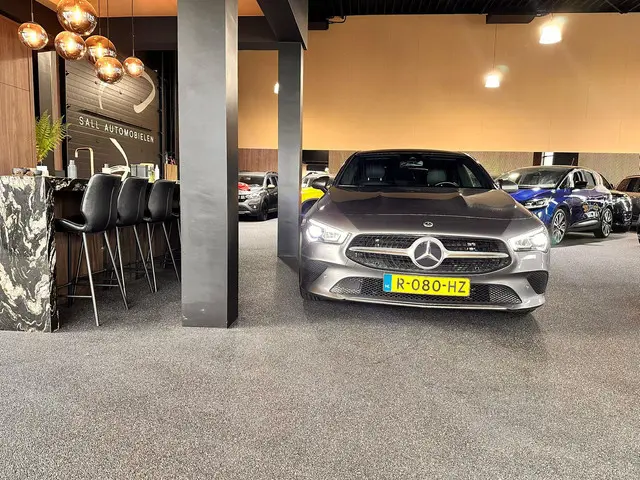 Mercedes-Benz CLA 180 Luxury Line 2022 Benzine 29