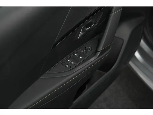Peugeot 208 PureTech 100 GT 2024 Benzine 29