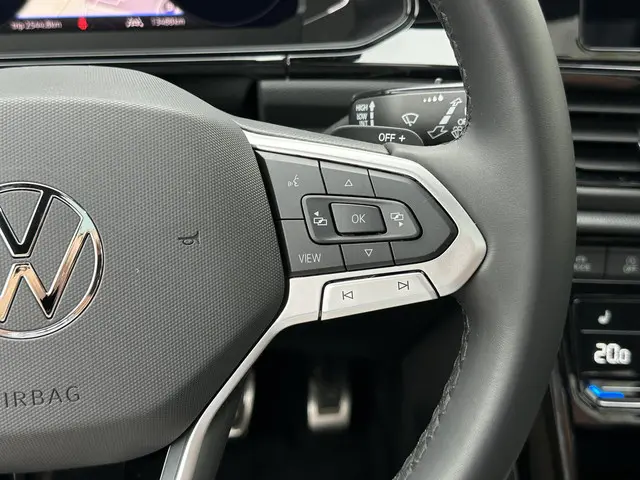 Volkswagen T-Roc 1.5 TSI R-Line Business 2024 Benzine 70