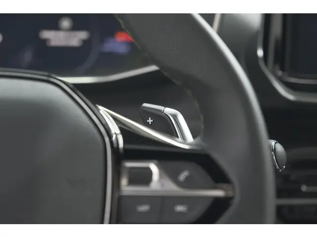 Peugeot 2008 Hybrid 136 e-DSC6 GT 2024 Hybride Benzine 41