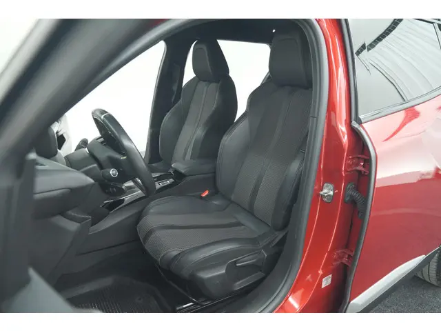 Peugeot 2008 PureTech 130 GT-Line 2020 Benzine 30