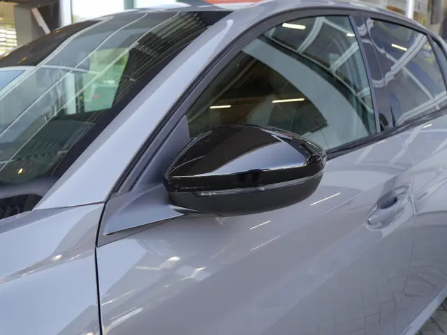 Peugeot 208 1.2 Hybrid 110 e-DCS6 GT 2025 Benzine 37