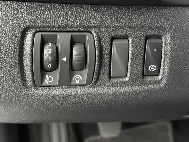 Renault Clio TCe 90 Life 2018 Benzine 31