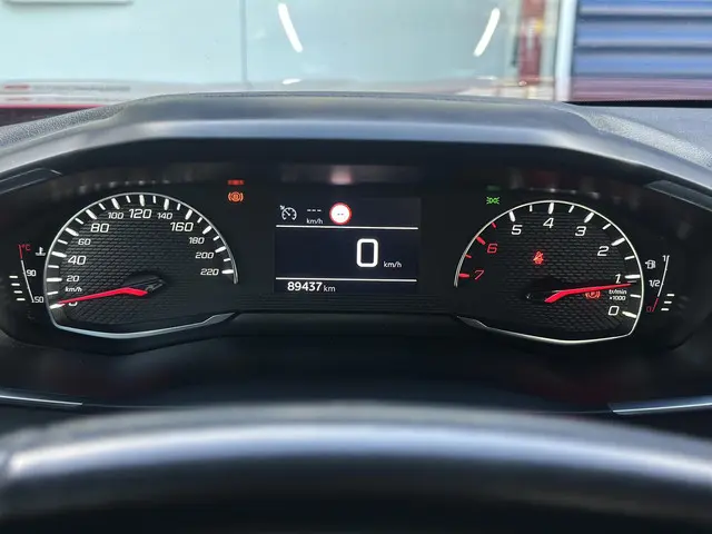 Peugeot 2008 1.2 PureTech 130pk Allure 2021 Benzine 30