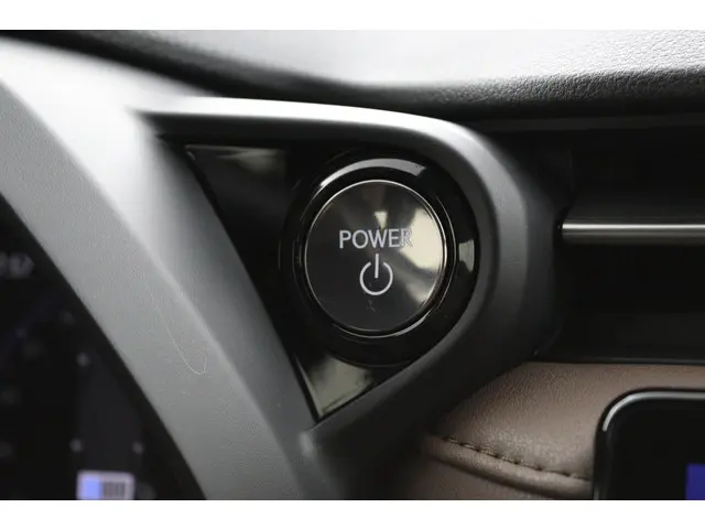 Lexus LBX Elegant 2WD 2024 Hybride Benzine 40