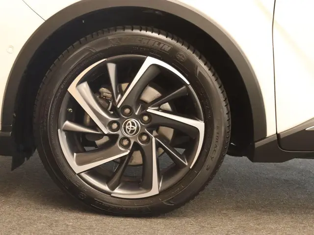 Toyota C-HR 2.0 Hybrid Bi-Tone 2020 Hybride Benzine 18