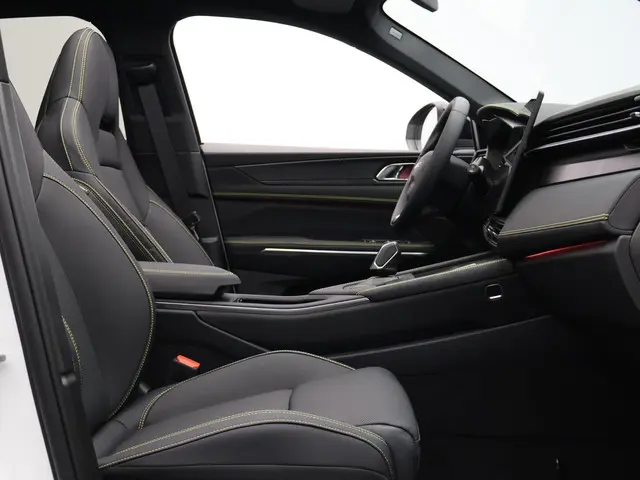 Lynk & Co 01 1.5 More 2025 Hybride Benzine 31