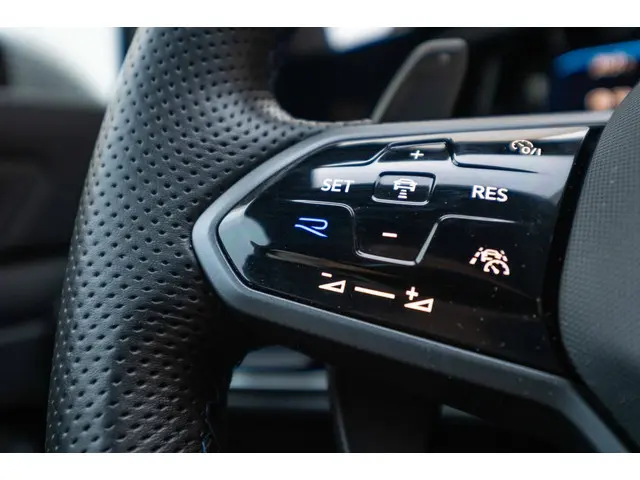 Volkswagen Golf Variant R | 322 PK | 2023 Benzine 30