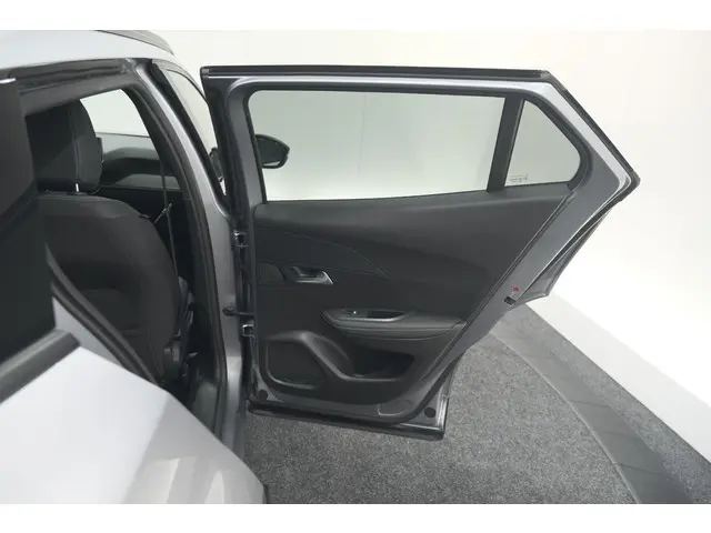 Peugeot 2008 PureTech 130 EAT8 Allure 2024 Benzine 62
