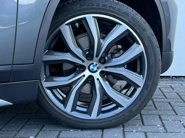 BMW X1 sDrive18i High Executive Edition 2020 Benzine 28