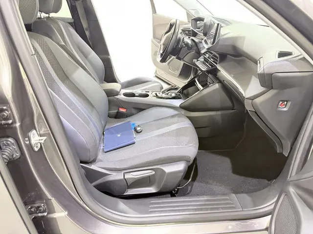 Peugeot 2008 1.2 PureTech Allure Automaat 2020 Benzine 27
