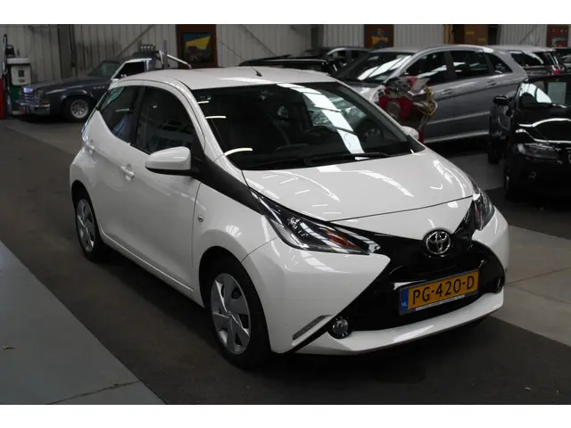 Toyota Aygo 1.0 VVT-i x-play 2017 Benzine 2
