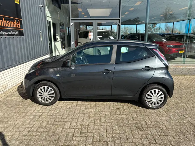 Toyota Aygo 1.0 VVT-i x-now 2016 Benzine 6