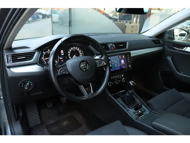 Škoda Superb 1.6 TDI AMBITION BUSINESS 2018 Diesel 3