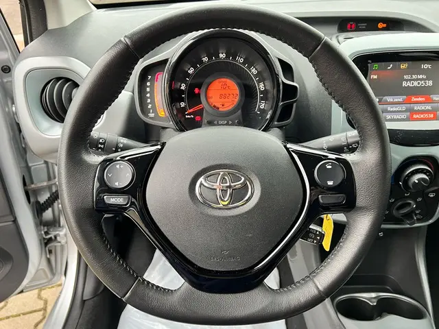 Toyota Aygo 1.0 VVT-i x-play 5-deurs 2018 Benzine 15