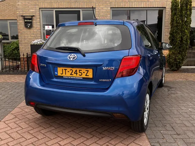 Toyota Yaris 1.5 Hybrid Now 2016 Hybride Benzine 9