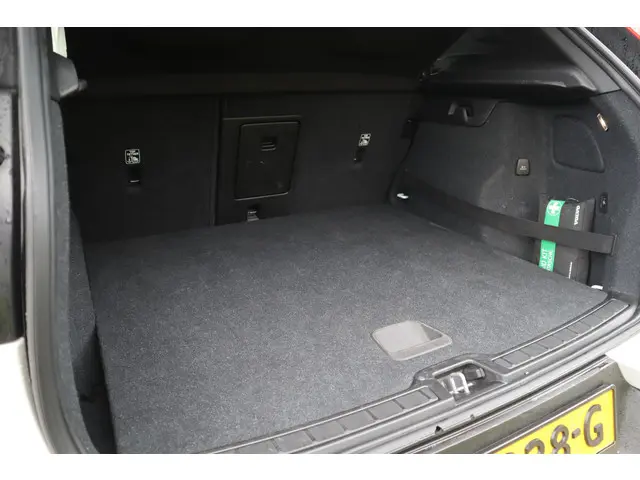 Volvo XC40 T4 Momentum Pro 2019 Benzine 29