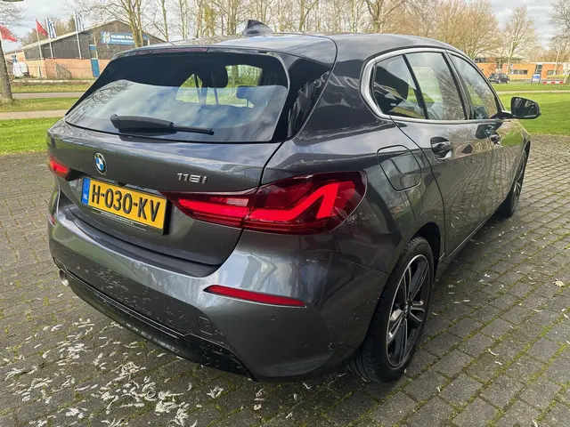 BMW 1 Serie 118i Executive Edition 2020 Benzine 11