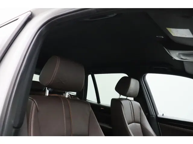 BMW X3 sDrive20i High Executive 2016 Benzine 36