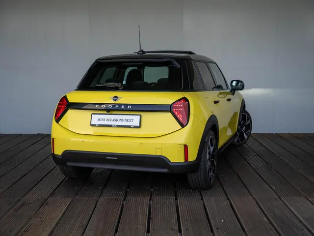 MINI 5-Deurs C 2025 Benzine 2