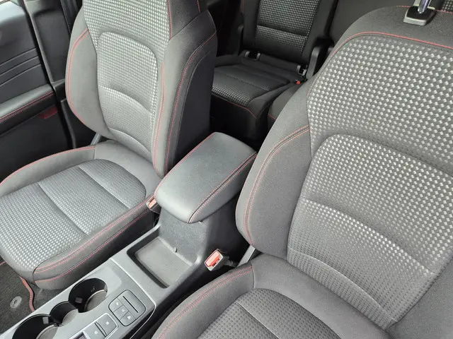 Ford Kuga 2.5 PHEV ST-Line 2024 Hybride Benzine 16