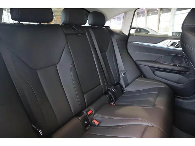 BMW i4 eDrive35 2025 Elektrisch 9