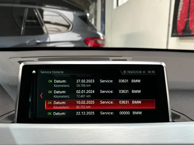 BMW X1 xDrive20i High Executive 2018 Benzine 26