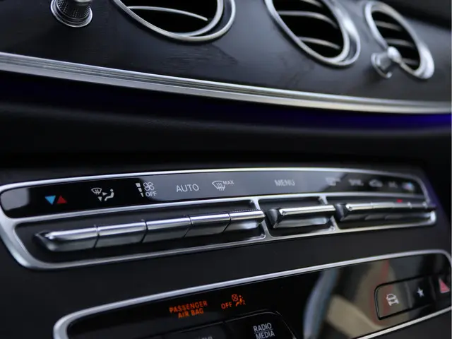 Mercedes-Benz E-Klasse 200 Luxury 2022 Hybride Benzine 74