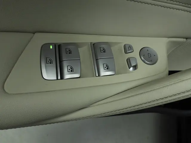 BMW 5 Serie Touring 530e xDrive 2024 Hybride Benzine 24