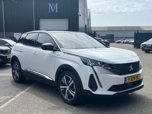 Peugeot 3008 1.6 HYbrid 225 GT 2023 Hybride Benzine 3