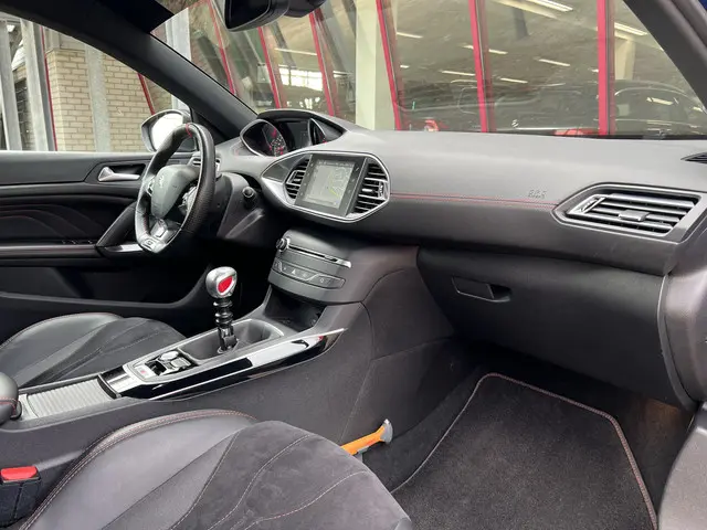 Peugeot 308 1.6 e-THP GTi 250 2016 Benzine 33