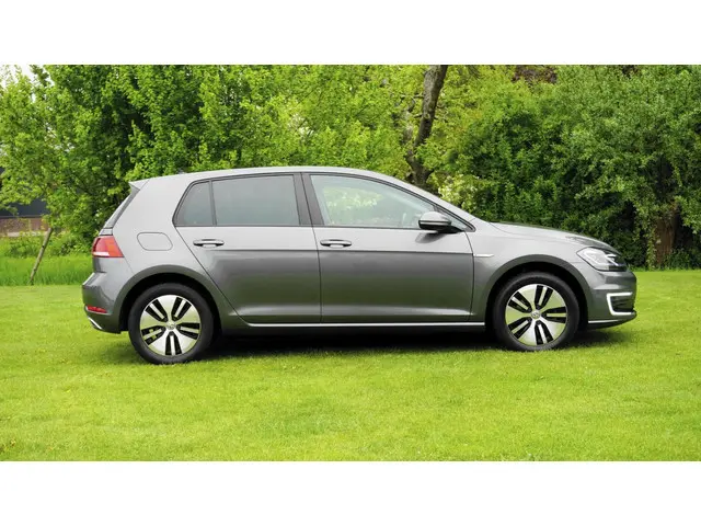 Volkswagen e-Golf 3
