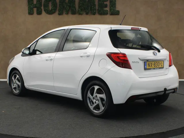 Toyota Yaris 1.5 Hybrid Aspiration 2015 Hybride Benzine 12
