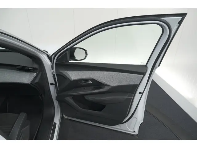 Peugeot 3008 1.2 Hybrid 136 GT 2024 Hybride Benzine 60