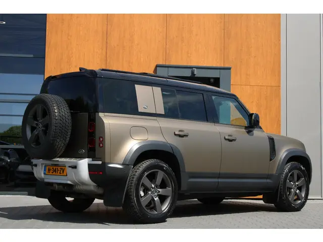 Land Rover Defender 3