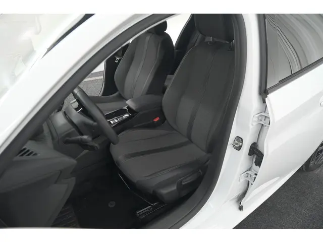Peugeot 208 PureTech 100 Allure Pack 2023 Benzine 24