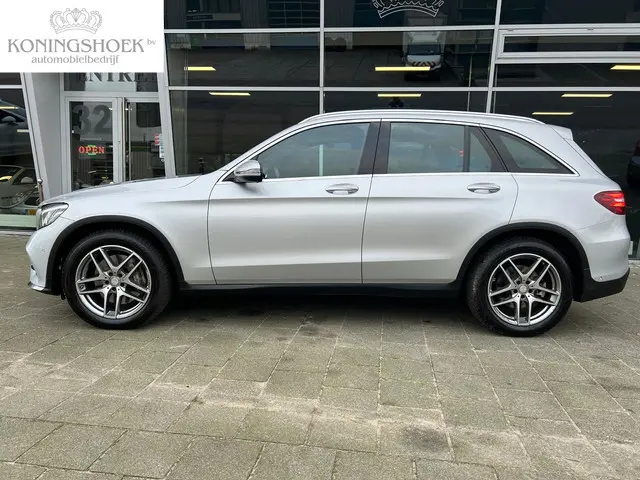 Mercedes-Benz GLC 250 4MATIC Prestige AMG 2016 Benzine 9