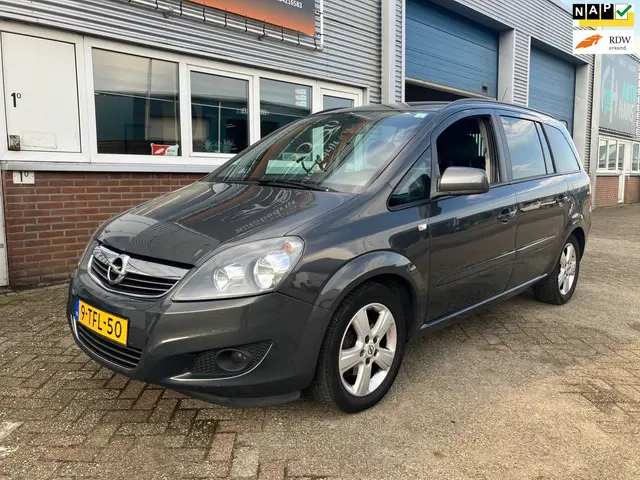 Opel Zafira 1.8 Cosmo 7 persoons 2013 Benzine
