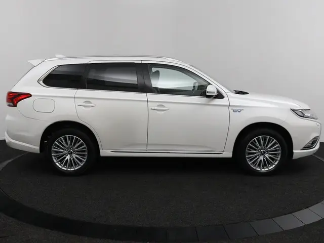 Mitsubishi Outlander 2