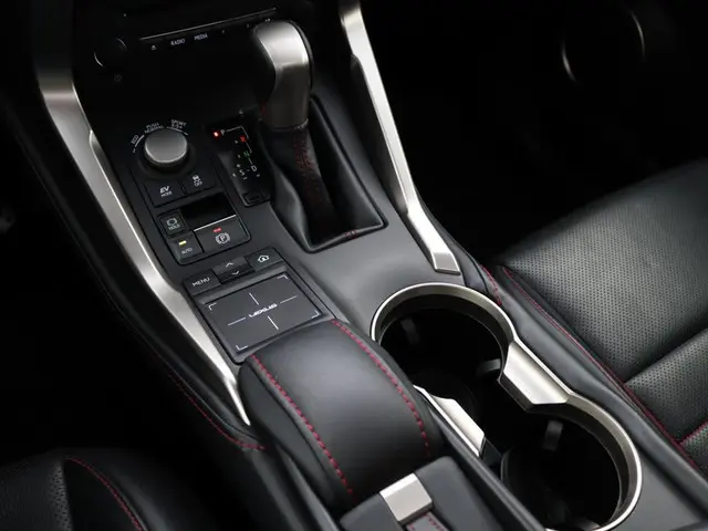Lexus NX 300h AWD F Sport Line 2014 Hybride Benzine 26